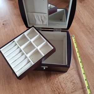 Jewelry box